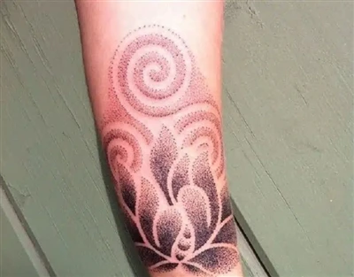 Hvað er pointillism húðflúr?