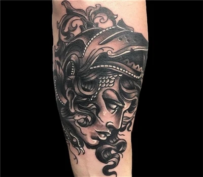 Medusa fyrir húðflúr Spark